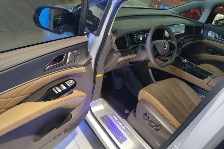 Used Denza D9 2022 DM-i 970 Four-Wheel Drive Prestige Model Driver Seat