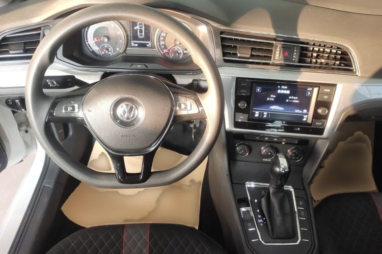 Used Volkswagen Lamando 2019 230TSI DSG Fashion Edition China VI
