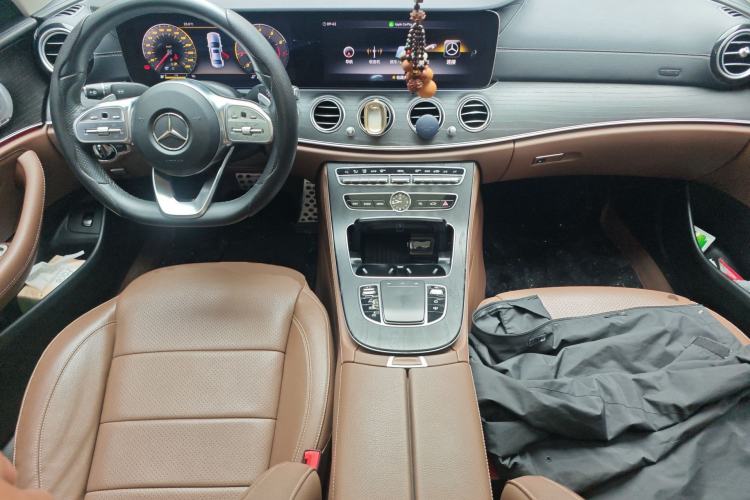 Used Mercedes-Benz E-Class 2020 E 300 L Sport Luxury Edition Center Console