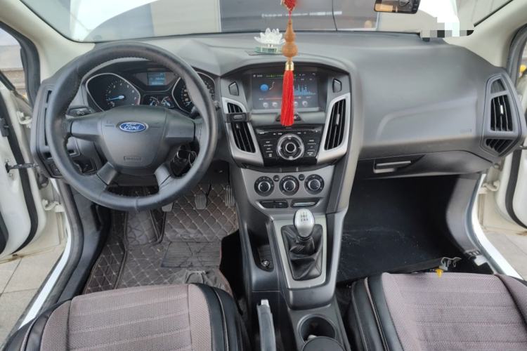 Used Ford Focus 2012 Hatchback 1.6L Manual Comfort Model Center Console