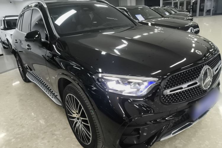 Used Mercedes-Benz GLC 2023 Facelifted GLC 300 L 4MATIC Luxury Version 5 Seats Front Right 45 Deg