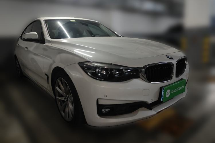 Used BMW 3 Series GT 2018 320i Sport Edition Front Right 45 Deg