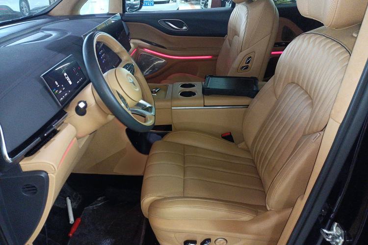 Used VOYAH Dream 2025 PHEV Four-Wheel-Drive Flagship Kunpeng Edition
