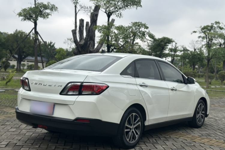 Used Venucia D60 2018 1.6L Manual Smart Connect Elite Edition
