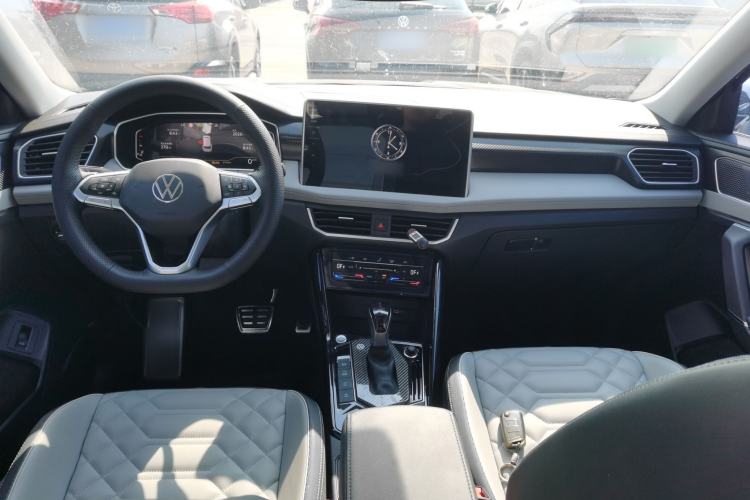 Used Volkswagen Tayron 2024 300TSI Two-Wheel-Drive Luxury Plus Advanced Version Center Console