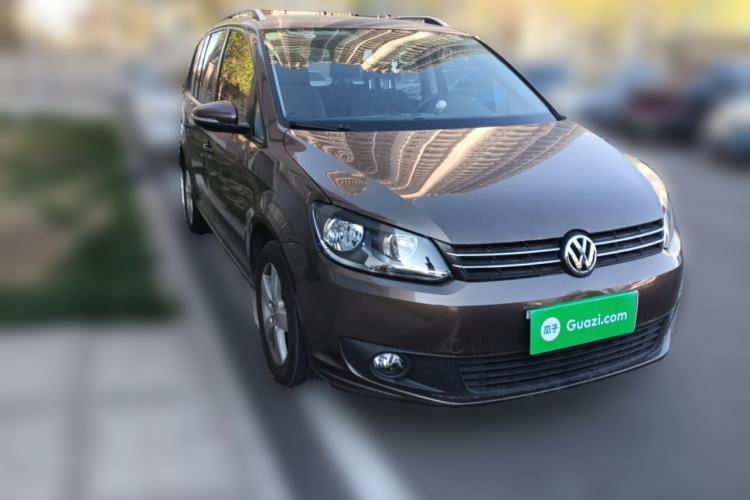 Used Volkswagen Touran 2013 1.4T Manual Fashion Edition 5 Seats Front Right 45 Deg