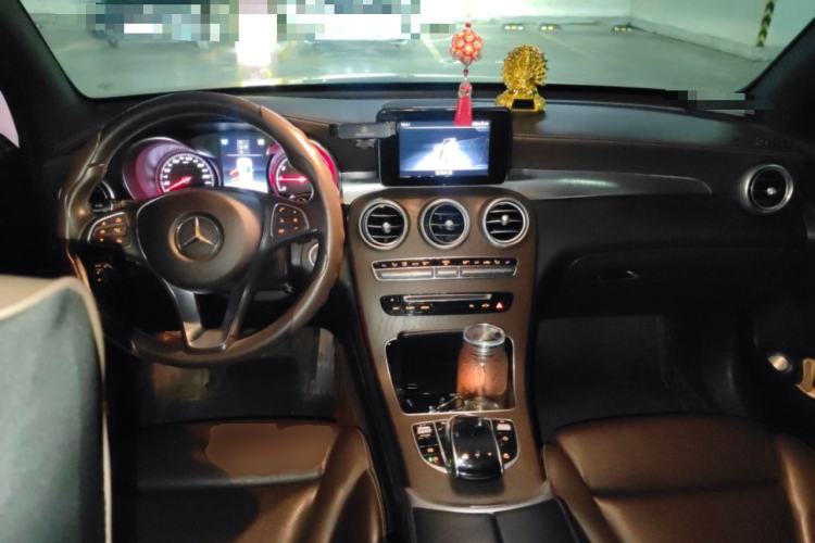 Used Mercedes-Benz GLC 2018 Refreshed GLC 300 4MATIC Dynamic Edition Center Console