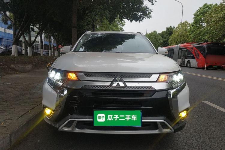 Used Mitsubishi Outlander 2019 2.4L 4x4 Zhi Xiang Edition 7 Seats China VI Standard