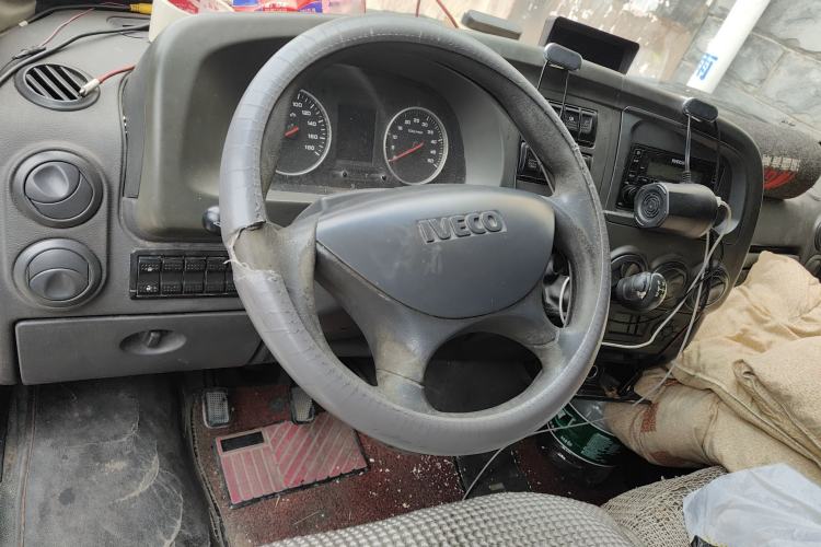 Used Iveco Power Daily 2013 2.8T-V36 Box Truck Steering Wheel