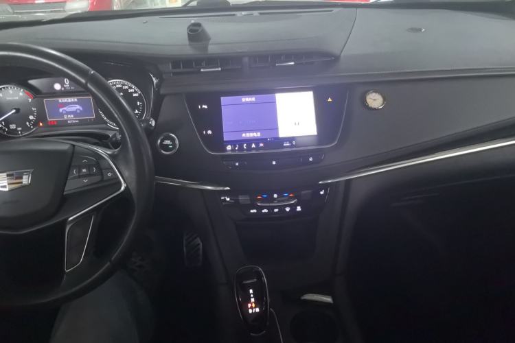 Used Cadillac XT5 2020 28T Luxury Version Center Console