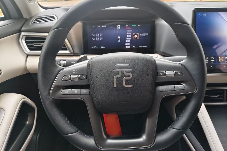 Used BYD Yuan UP 2025 Intelligent Driving Version 401 KM Dynamic Edition Steering Wheel