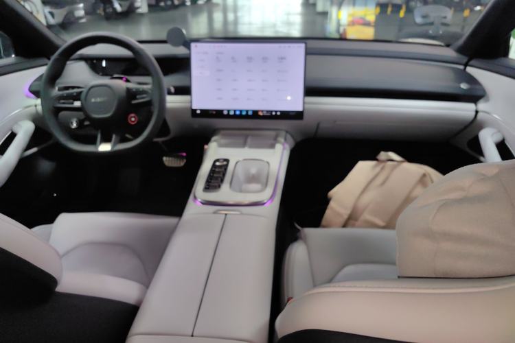 Used Xiaomi Auto SU7 2024 Four-Wheel Drive Ultra-Long Range Advanced Intelligent Driving Max Edition
