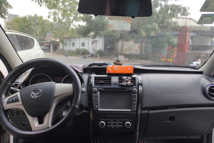 Used HYOSOW S3 2016 1.5L Manual Comfort Version China V Center Console