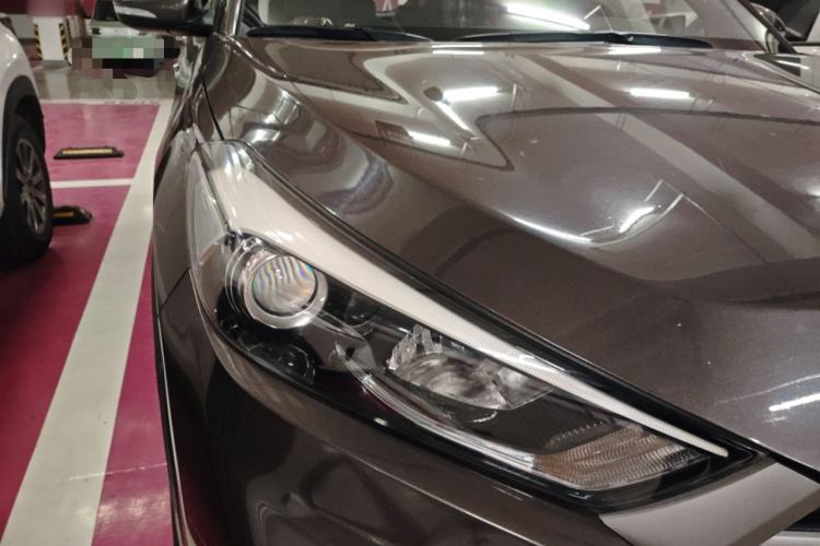 Used Hyundai Tucson 2018 1.6T Dual-Clutch Two-Wheel Drive 15th Anniversary Special Edition Right Front Headlight