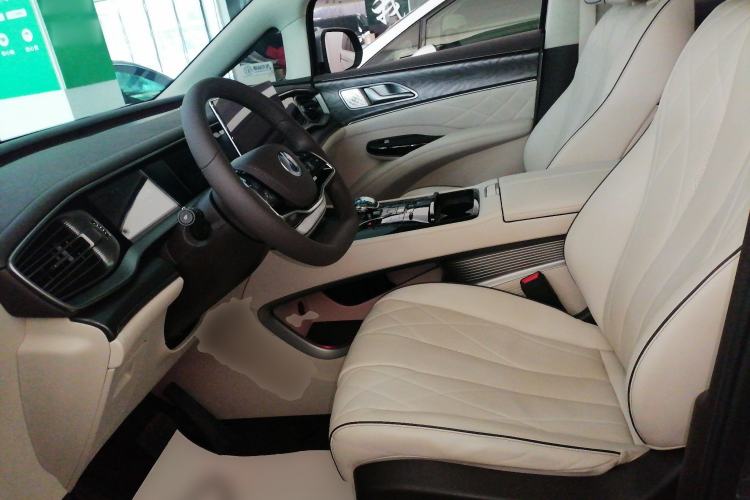 Used Denza D9 2024 DM-i 980 Four-Wheel Drive Prestige Model
