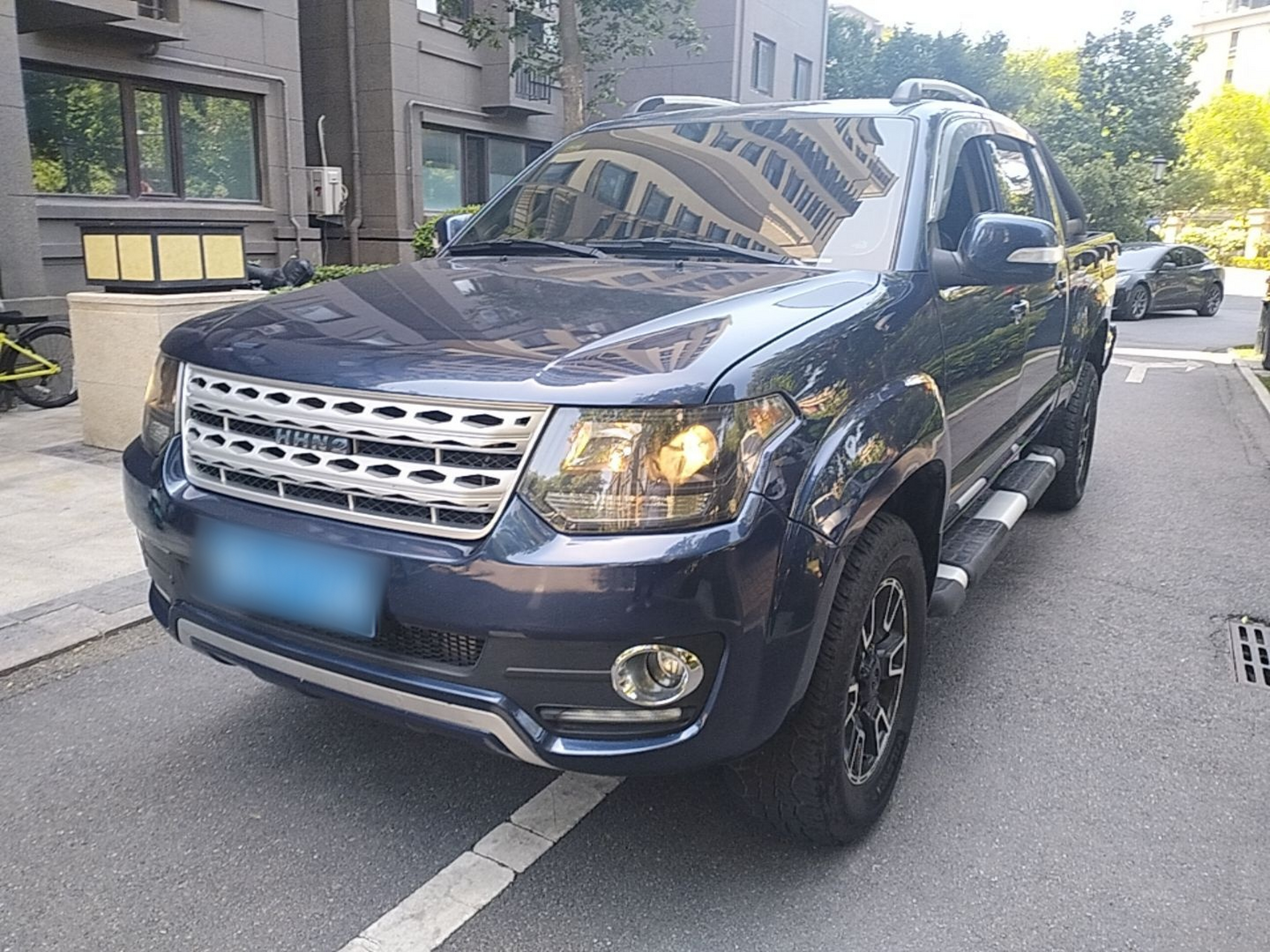 Под передней частью автомобиля