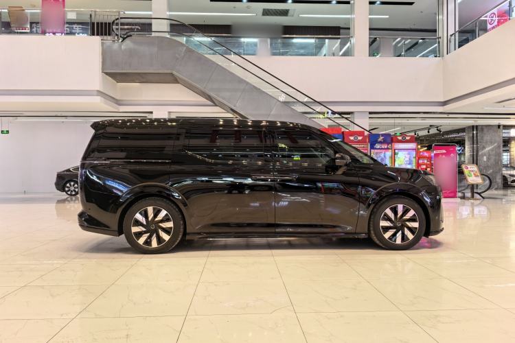 Used Volvo EM90 2025 Ultra Six-Seater