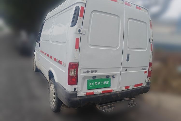 Used JMC Transit 2019 2.8T Commercial Version Short Wheelbase Mid-Roof 3-Seater China VI Standard JX493