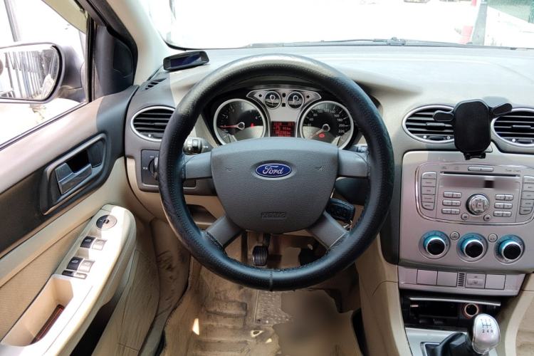 Used Ford Focus 2013 Sedan Classic 1.8L Manual Base Model Steering Wheel
