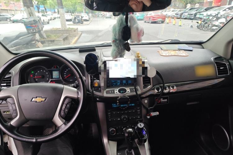 Used Chevrolet Captiva 2015 2.4L 4x4 Flagship Edition 7-Seater Center Console