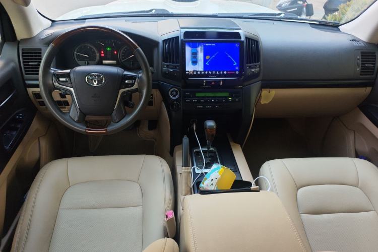 Used Toyota Land Cruiser 2015 4.0L V6 Middle East Low-Trim Version
