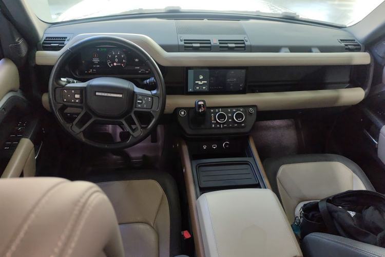 Used Land Rover Defender 2021 110 P400 X-DYNAMIC HSE Center Console