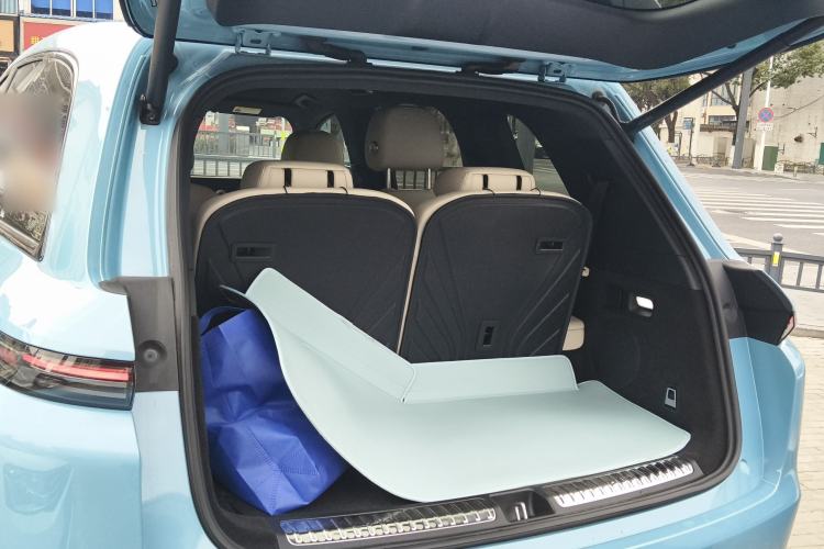 Used Li Auto L8 2024 Ultra Model
