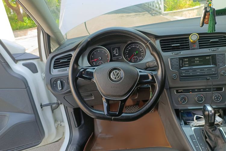 Used Volkswagen Golf 2015 1.4TSI Automatic Comfort Model
