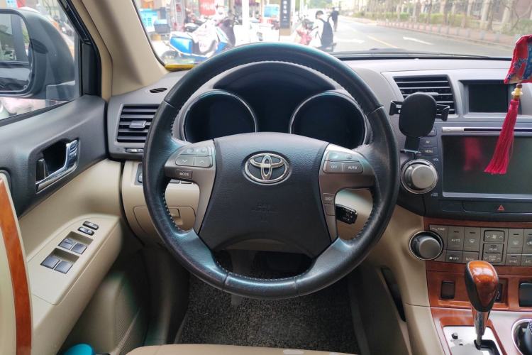 Used Toyota Highlander 2009 2.7L Two-Wheel Drive 7-Seater Luxury Edition Steering Wheel