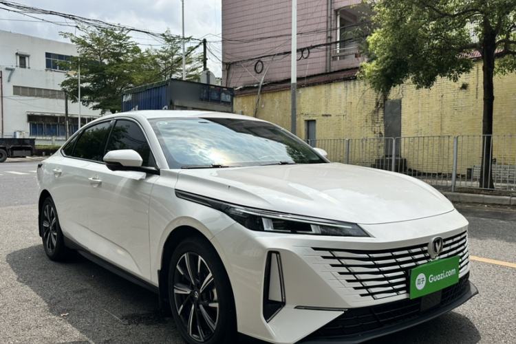 Used CHANGAN Eado 2025 Blue Whale 1.5T 500Bar Prestige Model Exterior 3