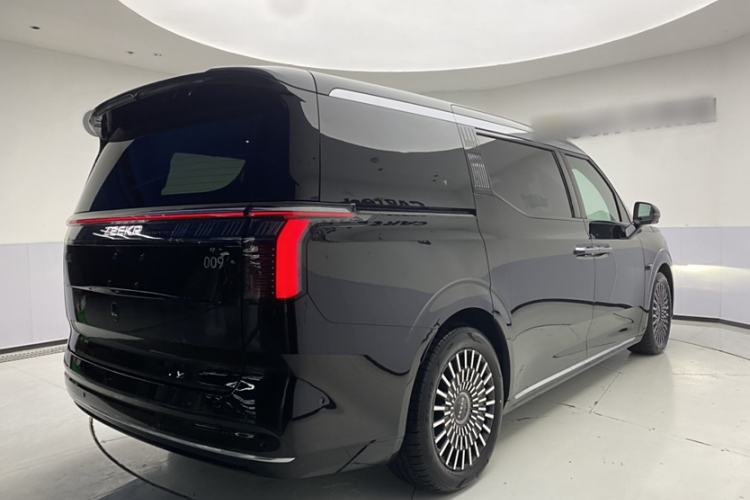 Used Zeekr 009 2024 7-Seater Aisle Version 108 kWh