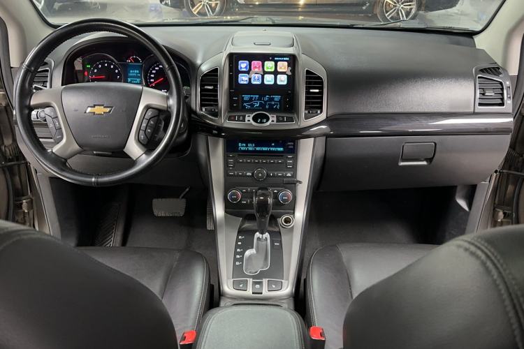 Used Chevrolet Captiva 2015 2.4L 4x4 Flagship Edition 7-Seater
