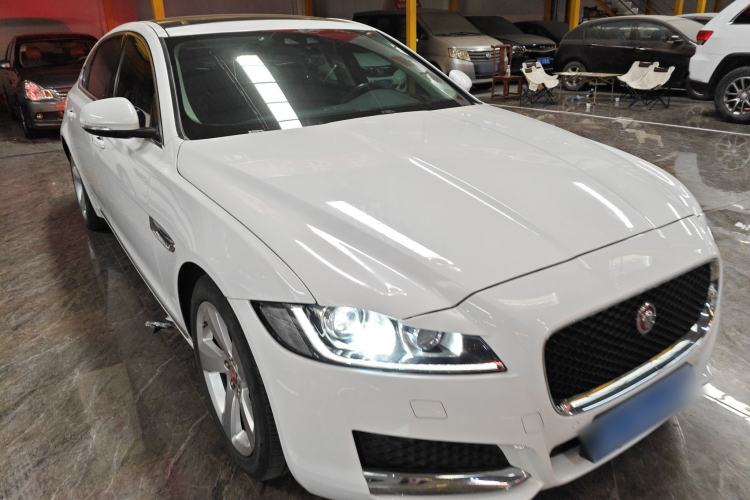 Used Jaguar XFL 2020 XFL 2.0T P200 Two-Wheel-Drive Elite Edition Front Right 45 Deg