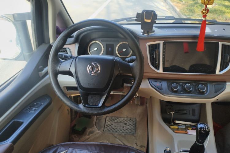 Used FORTHING Lingzhi 2020 M5L 1.6L Base Model 7 Seats Steering Wheel