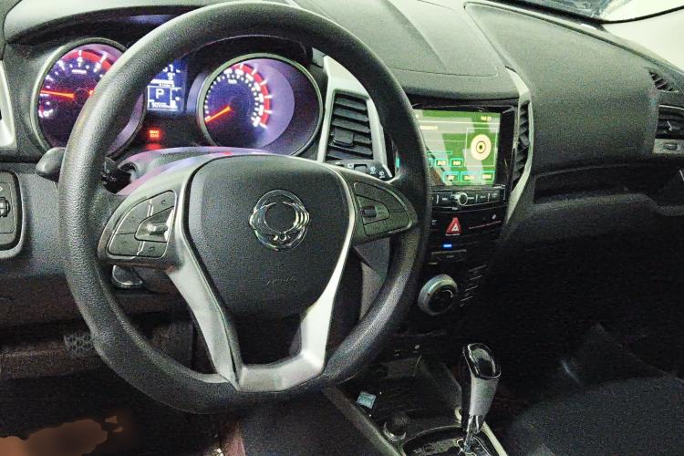 Used SsangYong Tivolan 2015 1.6L Automatic Two-Wheel Drive YARiS L Version
