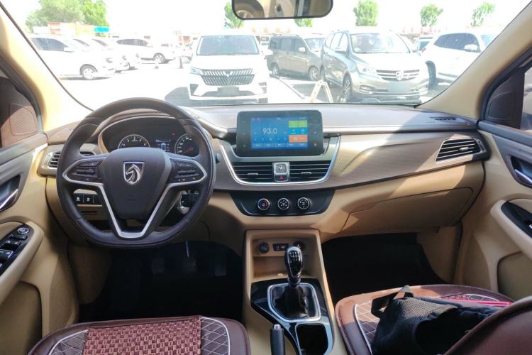 Used Baojun 730 2017 1.5T Manual Fashion Version 7 Seats China V Emission Standard