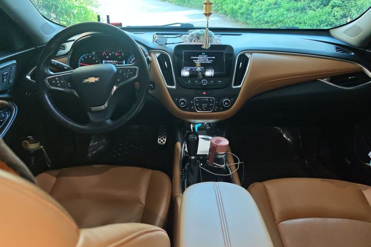 Used Chevrolet Malibu XL 2016 2.5L Automatic RuiZun Edition Center Console