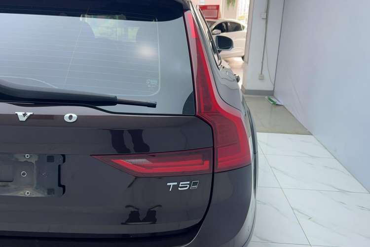 Used Volvo V90 2017 Cross Country T5 AWD Smart Range Edition