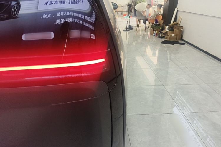 Ojetý Li Auto MEGA 2024 Ultra Model