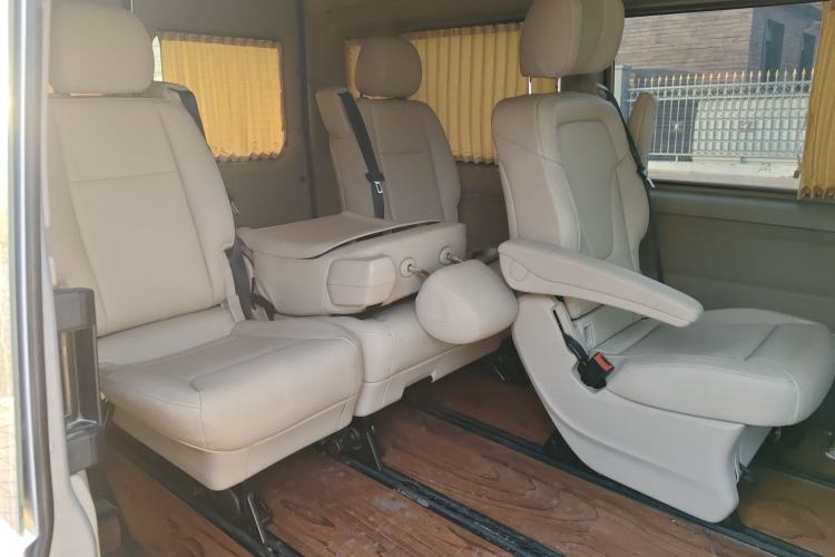 Used Ford Transit Custom 2013 2.4T Diesel Economical Logistics Vehicle Short Wheelbase Mid-Roof China III Standard