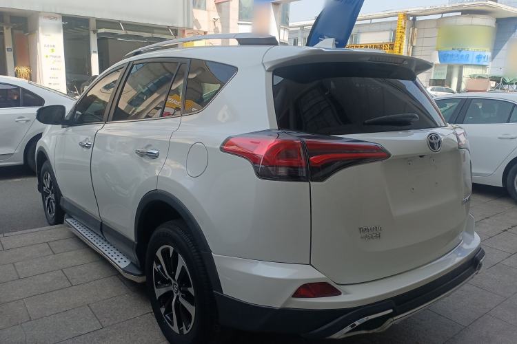 Used Toyota RAV4 2016 2.0L CVT Two-Wheel Drive Fashion Edition China V Standard
