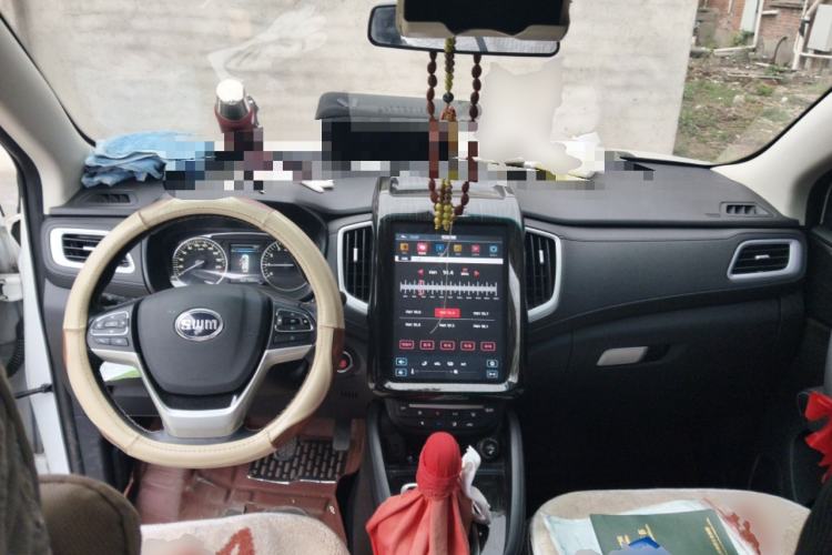 Used SWM X7 2016 1.5T Manual Luxury Edition 7 Seats Center Console