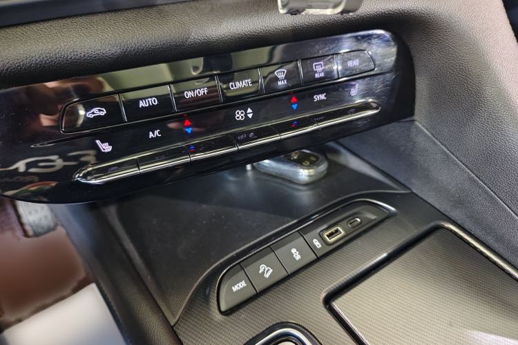 Used Buick Enclave 2020 28T Two-Wheel Drive Luxury Version Interior 8