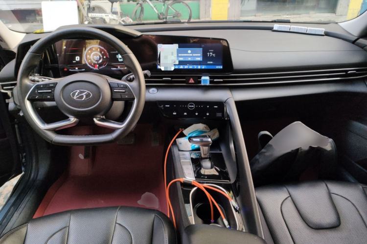 Used Hyundai Elantra 2021 1.5L CVT GLX Elite Edition Center Console