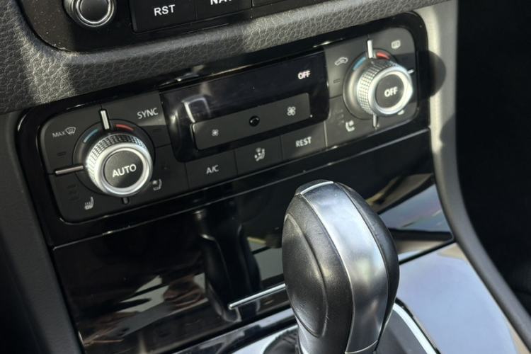 Used Volkswagen Touareg 2016 3.0 TSI Standard Version
