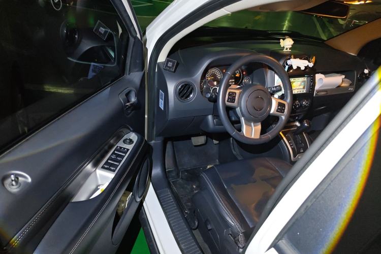 Used Jeep Compass 2014 2.4L four-wheel drive luxury version Driver Seat