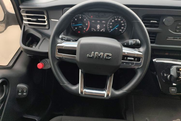 Used JMC Fushun 2023 2.0T Automatic Mid-Range High-Roof Commercial Multi-Purpose 7-Seater Passenger Vehicle