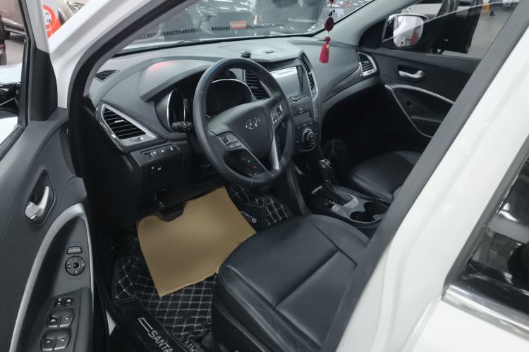 Used Hyundai Santa Fe 2013 2.4L Automatic Two-Wheel Drive Smart Version