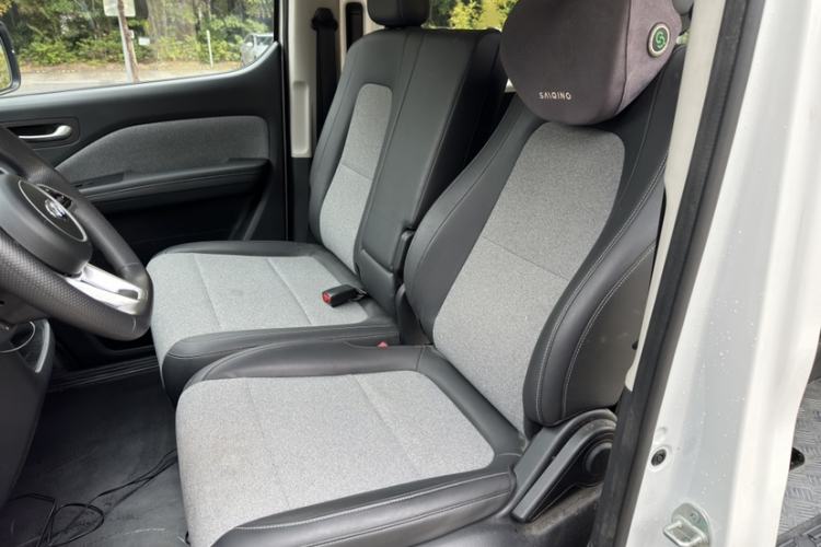 Used Ruichi EC75 2025 Model Passenger Vehicle Smart Driving Ultra-Charging Edition Superior I 52.16 kWh
