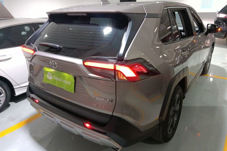 Used Toyota RAV4 2022 2.0L CVT 4x4 Fashion Edition
